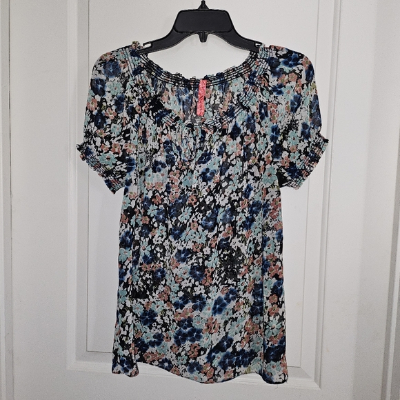 ๐ฅ๐ FIRE SALE! Eight Sixty short sleeve sweetheart neckline floral blouse small - Picture 1 of 5